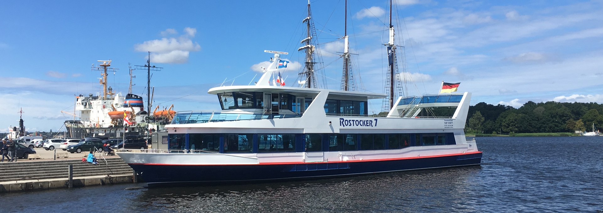 Mit Kapitän Olaf Schütt auf dem Flaggschiff "Rostocker 7" unterwegs., © Rostocker Flotte/Olaf Schütt