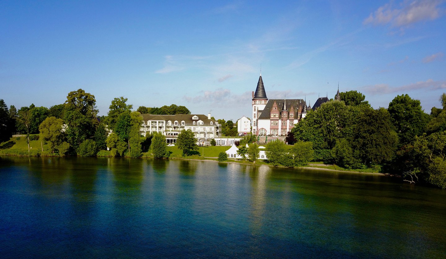 Das Seehotel Schloss Klink liegt direkt an der Müritz, © Seehotel Schloss Klink