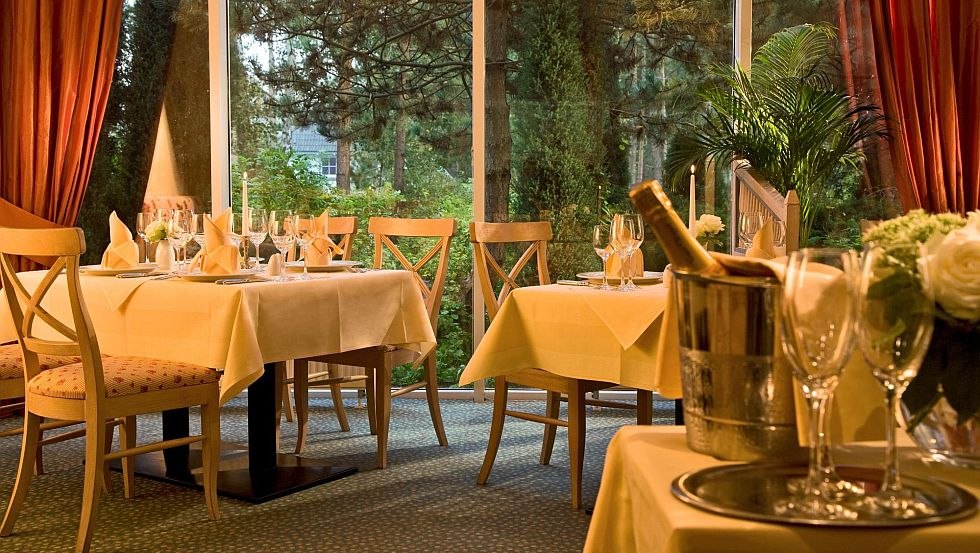 Die kulinarischen Genüsse unseres Hauses und das individuelle Flair jedes einzelnen Restaurants werden Sie begeistern, © Strandhotel Fischland