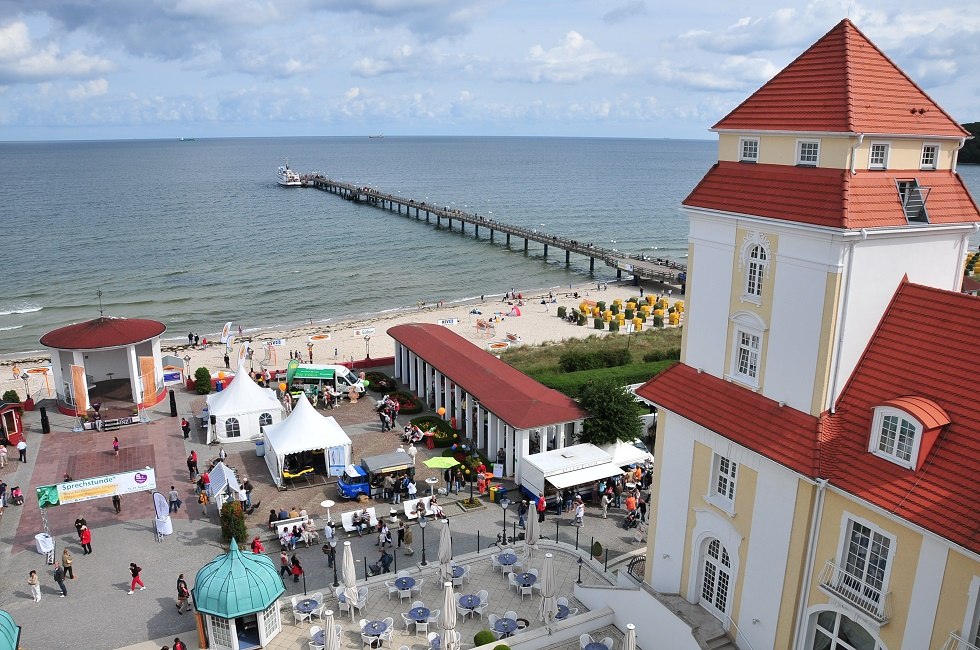 Kurplatz Binz mit Veranstaltung, © Tourismuszentrale Rügen