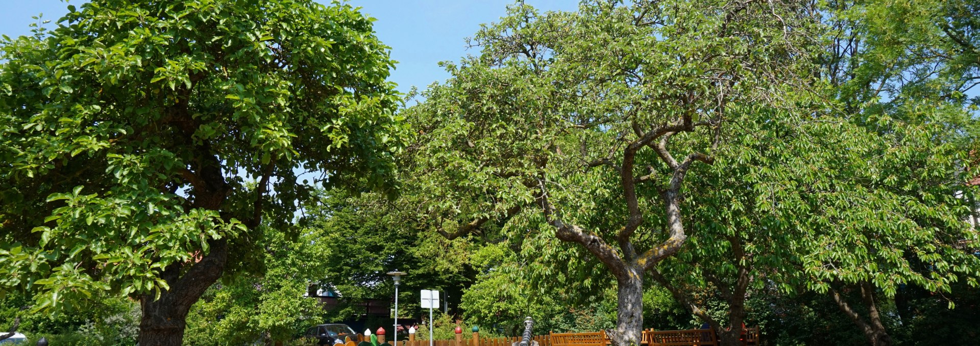 Obstgarten mit Spielplatz hinter dem Haus des Gastes, © Cindy Wohlrab / KVW Wustrow