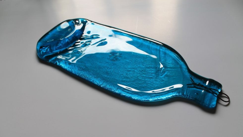 blaue Glasflasche, © Emely Schulz