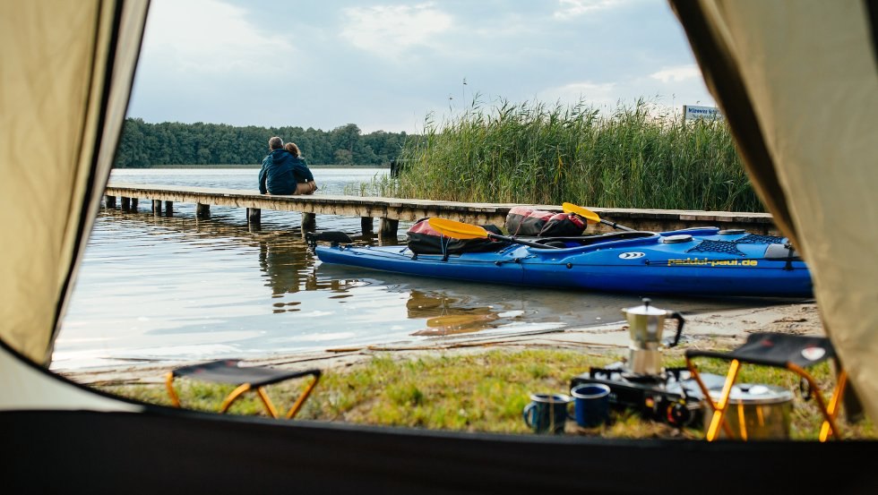 Reisen mit dem Kanu und auf einem der Wasserwanderrastplätze zelten - ein besonderes Naturerlebnis, © TMV/Roth