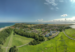 Die Apartmentanlage „Zwei Wasser“ – Das Zuhause an der Ostsee im idyllischen Ostseebad Wustrow auf dem Darß, © K&K Ferienimmobilien GmbH & Co.KG