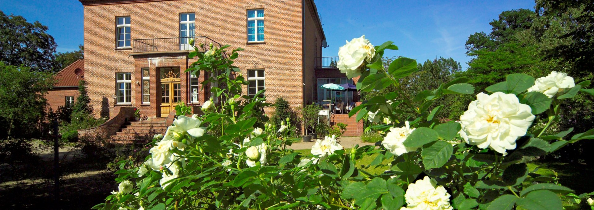 Gutshaus und Rosenpark im Mecklenburger ParkLand, © Gutshaus Gottin