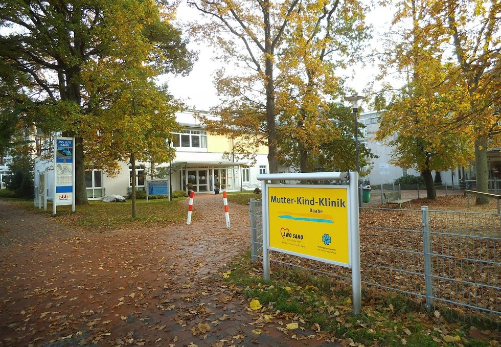 Mutter-Kind-Klinik Baabe - Außenansicht im Herbst -, © Tourismuszentrale Rügen