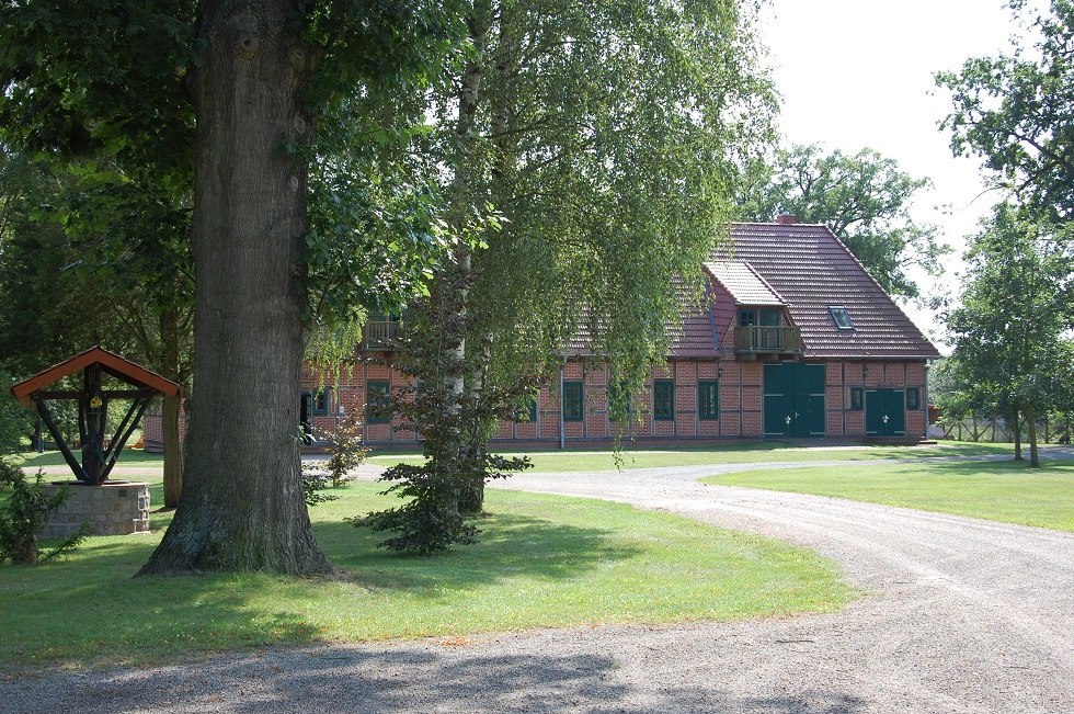 Die ehemalige Forstscheune beherbergt heute das "Haus des Waldes"., © Gabriele Skorupski