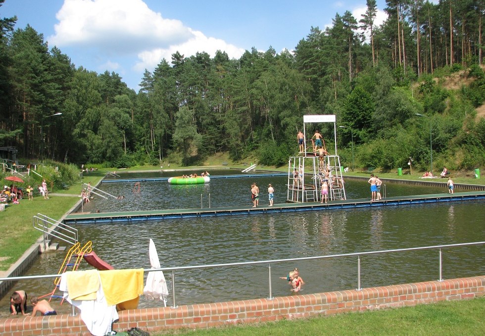 Das Waldbad Alt Jabel liegt an der Straße zwischen Alt Jabel und Tewswoos., © Zebef e.V.