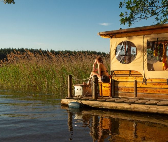 Was gibt es schöneres, als auf dem Floß ein Sonnenbad zu genießen, © TMV/Myroad