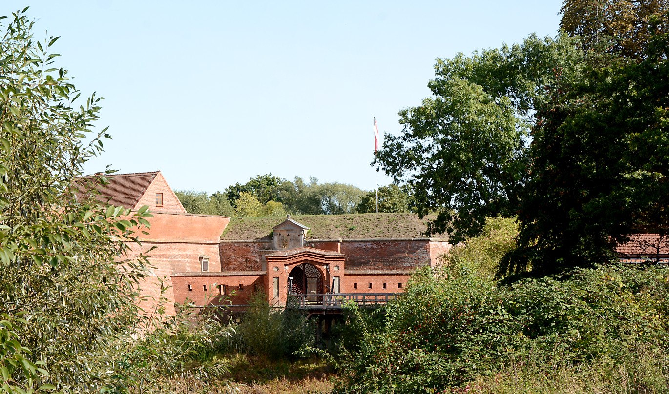 Festungstor der Festung Dömitz vom Elbdeich gesehen, © Tourismusverband Mecklenburg-Schwerin