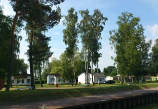 Strandnahe Ferienhäuser am Stettiner Haff, © Touristinformation Mönkebude