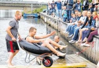 Spaßig-sportlicher Wettkampf um den Borenstäker-Pokal: Mit de Schuufkoor över de Recknitz, © Anglerverein "An der Recknitz"