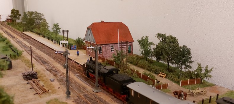 ein in knapp sechs Meter langes, detailliert gestaltetes Diorama des Bahnhofes Cumlosen, © M. Botzler