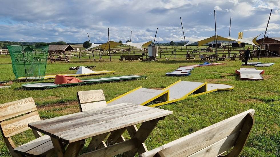 Minigolf an der Ponystation auf der Galopprennbahn in Bad Doberan, © Bernsteinreiter