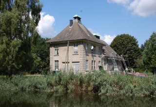 Am Giebel zum Elde-Kanal ist noch der alte Schriftzug zu sehen., © Gabriele Skorupski