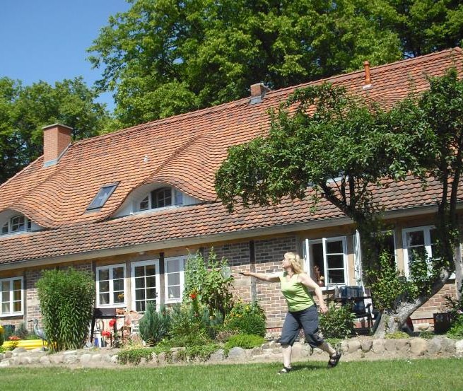 Im großen Garten mit Liege- und Tobewiese gemeinsam aktiv sein, © Landhaus im Grünen/Kästner