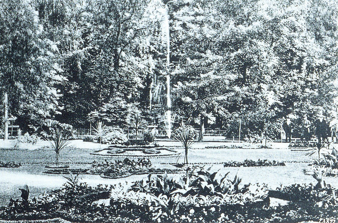 Teppichbeete in der Brunnenaue, um 1900,, © Postkarte