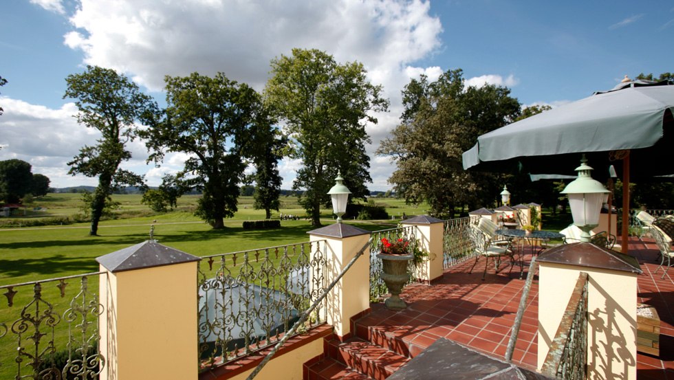 Sommerterrasse der Limes Schlossklinik, © Limes Schlosskliniken AG