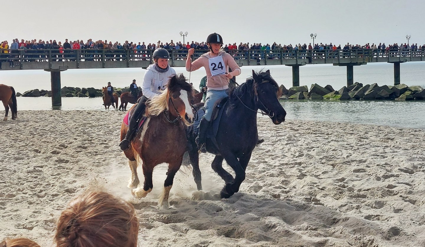 20250419_OstseebadWustrow_Strandgalopprennen_Foto©KevinSchiemann_20240330_140247-02, © Kevin Schiemann / KVW Wustrow