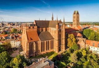 Die St.-Georgen-Kirche ist eine der großen drei Stadtkirchen der Hansestadt Wismar., © Christoph Meyer