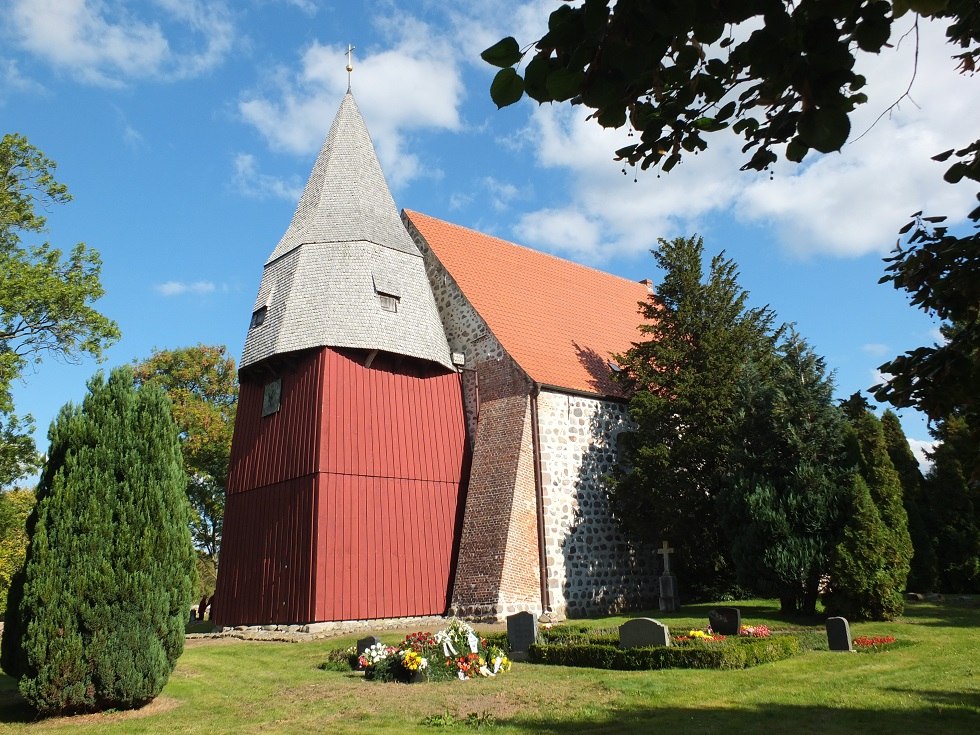 Seitenansicht der Tribohmer Feldsteinkirche von Süden, © Martin Hagemann