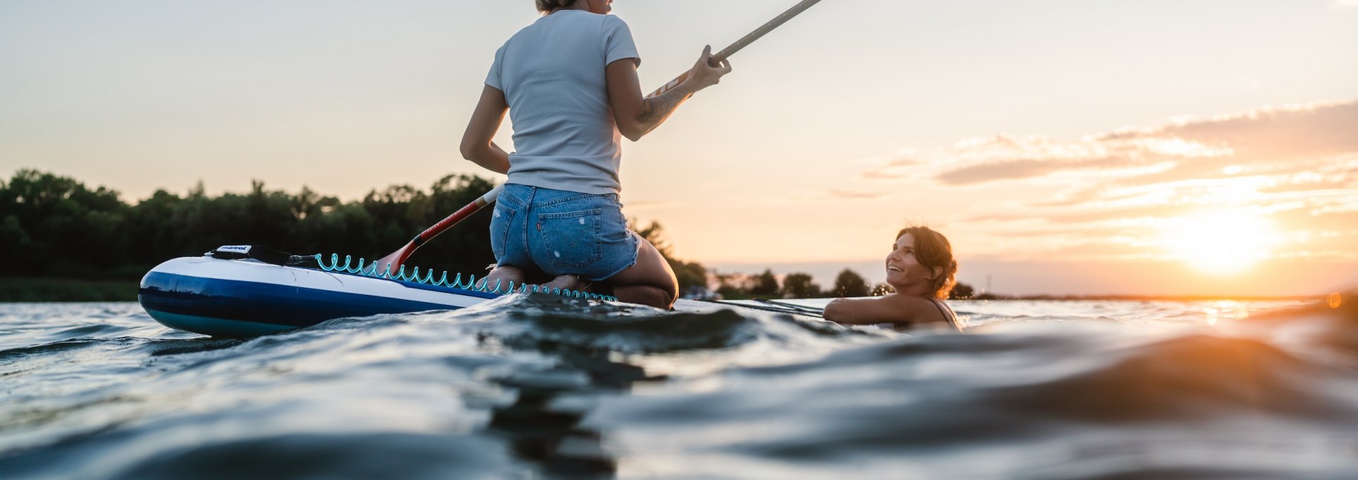 Erfrischung gefällig? Auch im Spätsommer lockt die Mecklenburgische Seenplatte noch mit reichlich Sonnentagen., © TMV/Gross