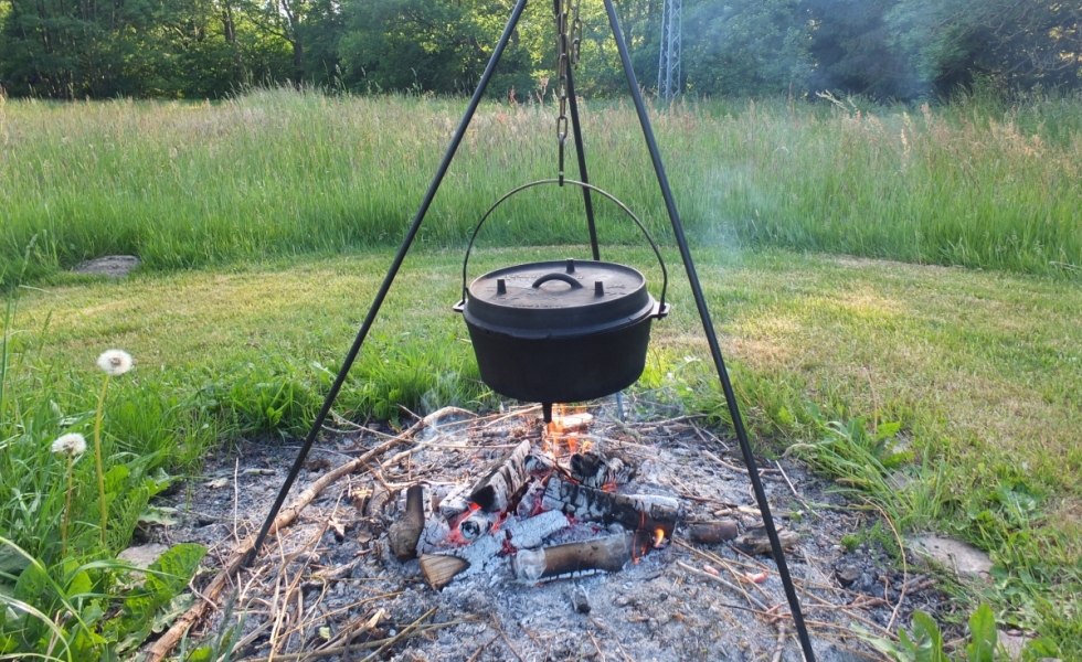 Kochen am offen Feuer - Outdoor-Cooking in der Glut, am Brett, im Dutch Oven, im Perkolator u.a., © Martin Hagemann