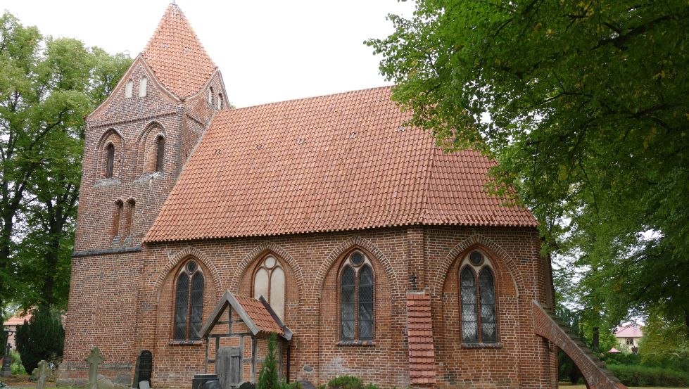 Dorfkirche Dorf Mecklenburg Frontal, © Tourismusverein Schweriner Seenland, Brigitte Bullerjahn