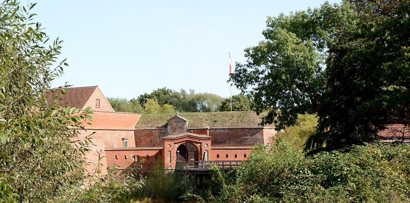 Festungstor der Festung Dömitz vom Elbdeich gesehen, © Tourismusverband Mecklenburg-Schwerin