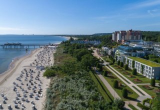 Das Hotel Kaiserhof liegt direkt am Sandstrand und an der Seebrücke Heringsdorf., © arcona Management GmbH