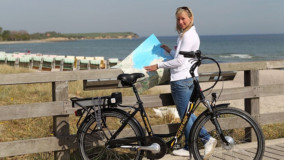 Bei einer  Tour mit dem E-Bike stört auch der Seewind nicht, © VMO/D.Goehlke