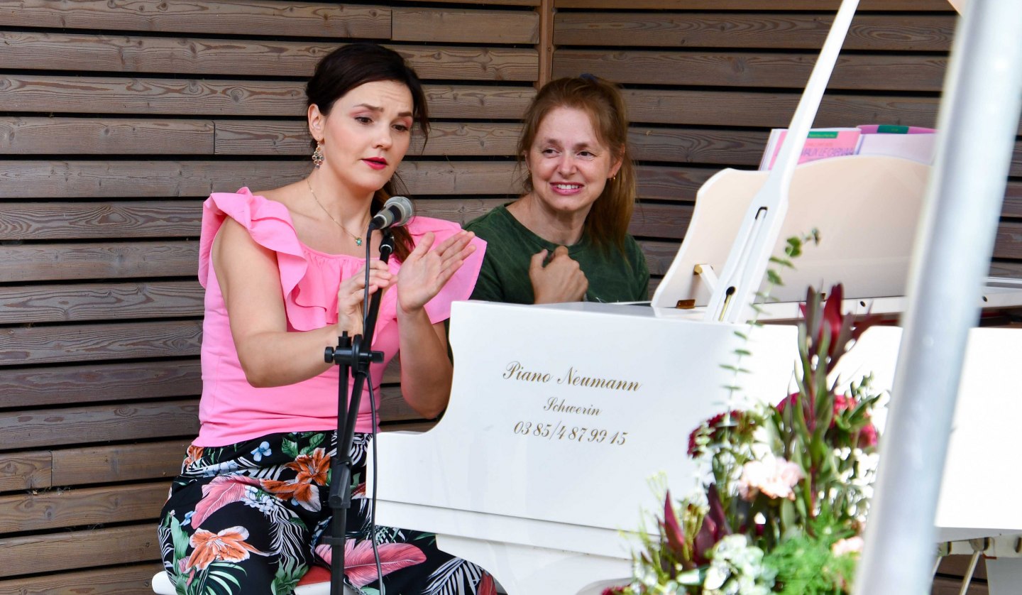 Christiane Klonz und Teresa Hoerl, © BÄRENWALD Müritz | Manuela Klier