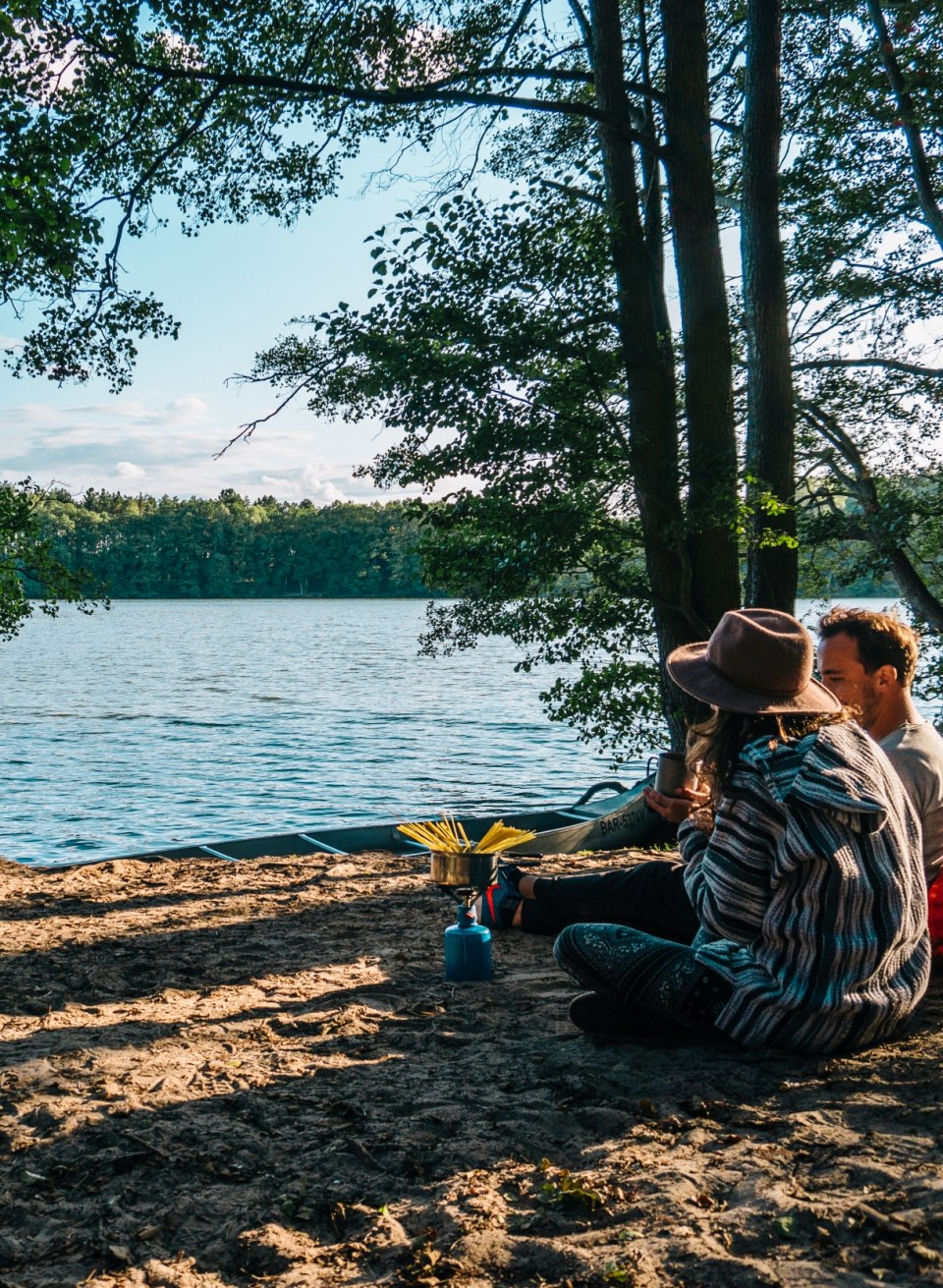 Camping mit Blick auf dem See auf dem Naturcampingplatz Hexenwäldchen, © TMV/Outdoornomaden