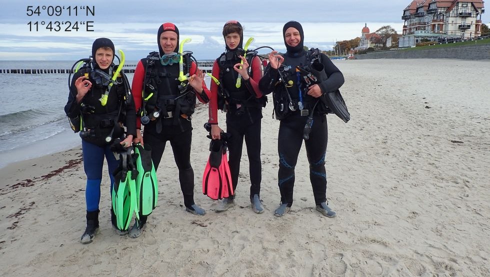 Tauchschüler zum Schnuppertauchen am Ostseestrand von Kühlungsborn, © Tauchbasis Baltic