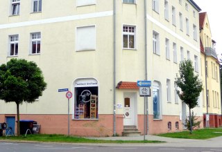 Außenansicht des Shops in der Gützkower Straße, © Sabrina Wittkopf-Schade