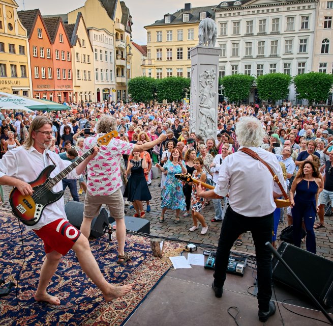 Die Straßenmusikkonzerte des musiKKlubs von Mai bis September erfreuen sich großer Beliebtheit, © Uwe Nölke