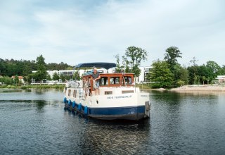 Mit dem Hausboot im Yachthafen von Maremüritz anlegen