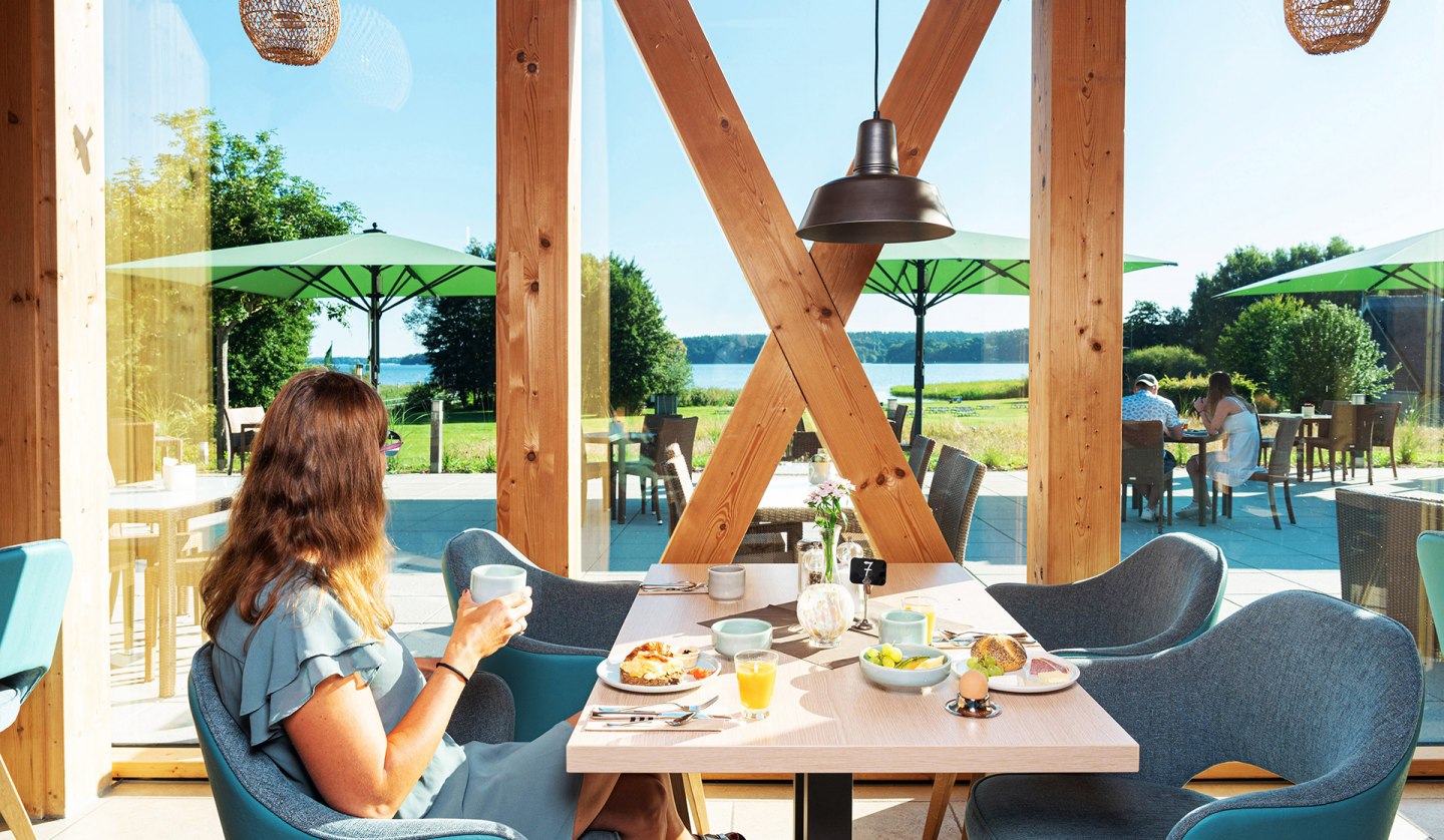 Seeblick Restaurant Bootshaus im BEECH Resort Plauer See, © BEECH Resort Plauer See