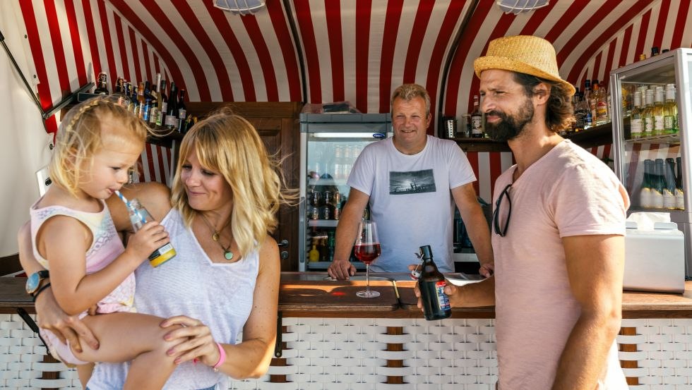 Der Besitzer der Strandbar Müritz-West, Christian Witt, © Markus Tiemann