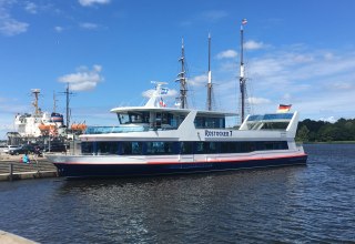 Mit Kapitän Olaf Schütt auf dem Flaggschiff "Rostocker 7" unterwegs., © Rostocker Flotte/Olaf Schütt