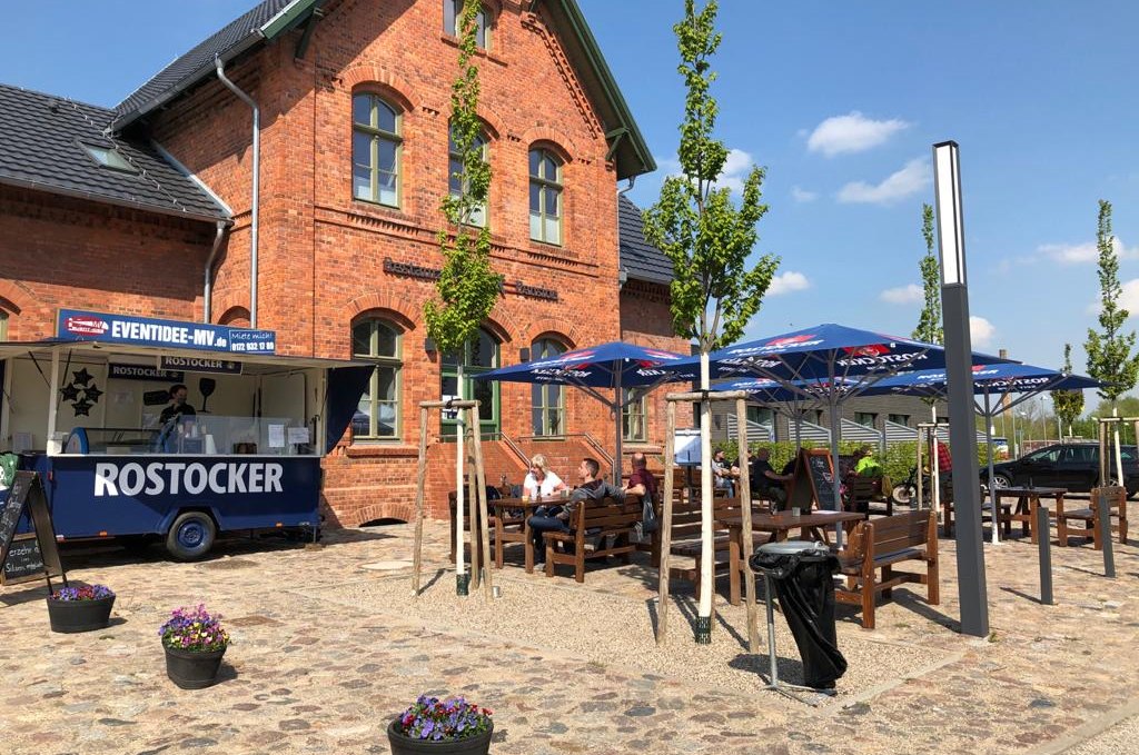 Das alte Bahnhofsgebäude überzeugt mit seinem Charme., © LOK - Die Pension - Das Restaurant