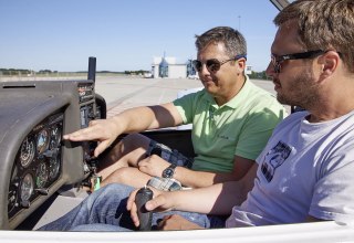 Fluglehrer & Flugschüler im Cockpit bei der Ausbildung, © ostseeflug.com