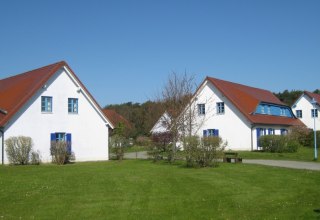 In Strandnähe liegen die Häuser auf dem weitläufigen Areal verstreut., © TMV