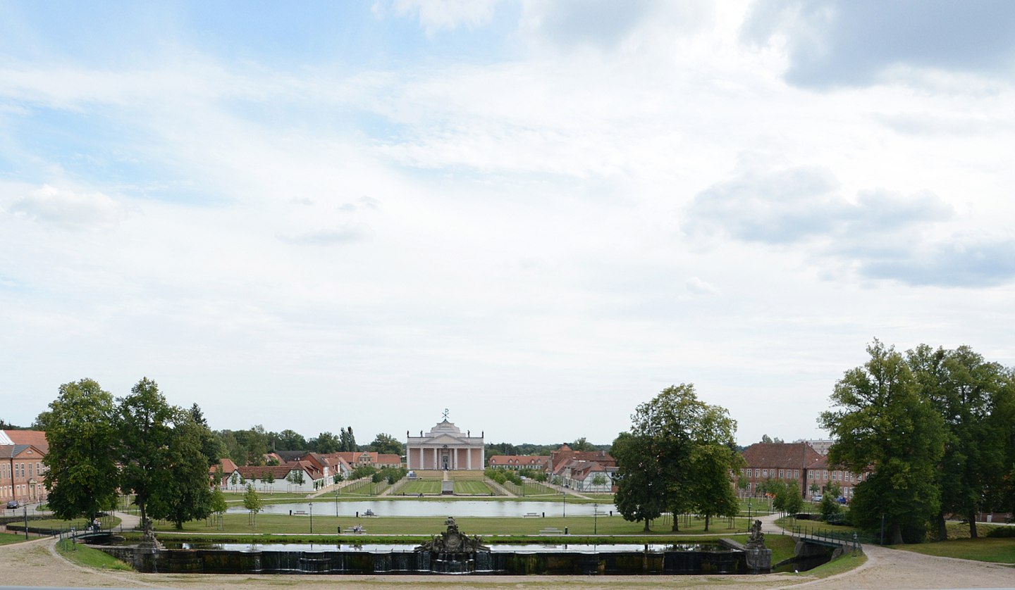 Schlossplatz, Kaskaden und Stadtkirche Ludwigslust, © Tourismusverband Mecklenburg-Schwerin