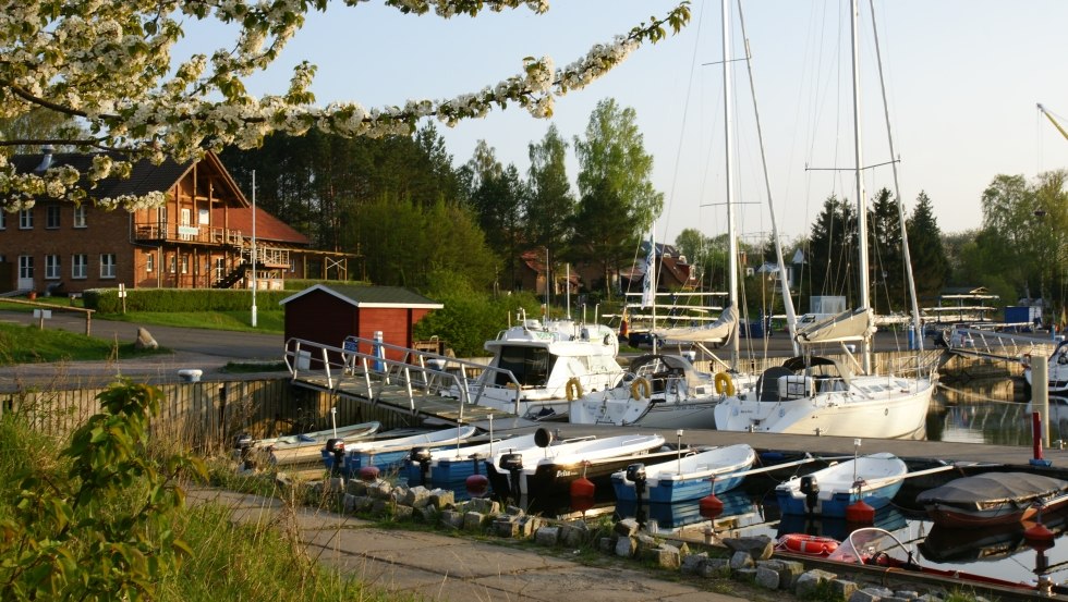 Ruhige und gut geschützte Liegeplätze für Ihr Boot, © Marina Neuhof/Schumacher