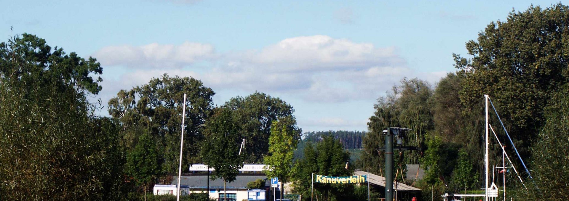 Ansicht Wasserfreizeit Bremer mit Krananlage des Wasserwanderrastplatzes Kösters-Eck, © Wolfgang Bremer