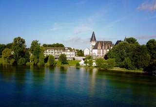 Das Seehotel Schloss Klink liegt direkt an der Müritz, © Seehotel Schloss Klink