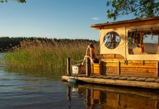 Was gibt es schöneres, als auf dem Floß ein Sonnenbad zu genießen, © TMV/Myroad