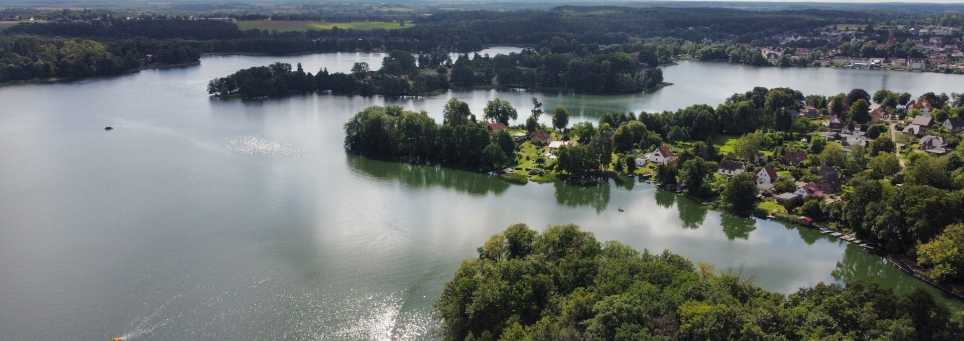 Das Anwesen liegt direkt am Feldberger Haussee, © D. Regner