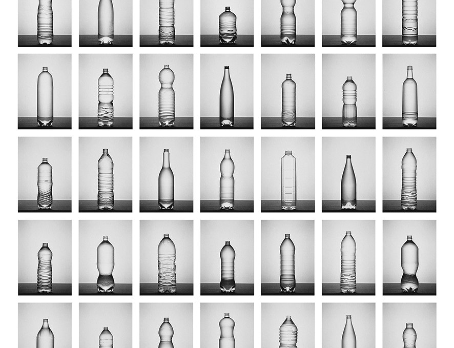 Jens Knigge, Message of the Bottles, 2023, Platinum Palladium Prints, je 11,5 x 16,5 cm, © Jens Knigge